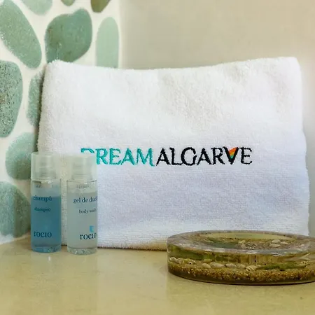 Luzbay Pool 公寓 *